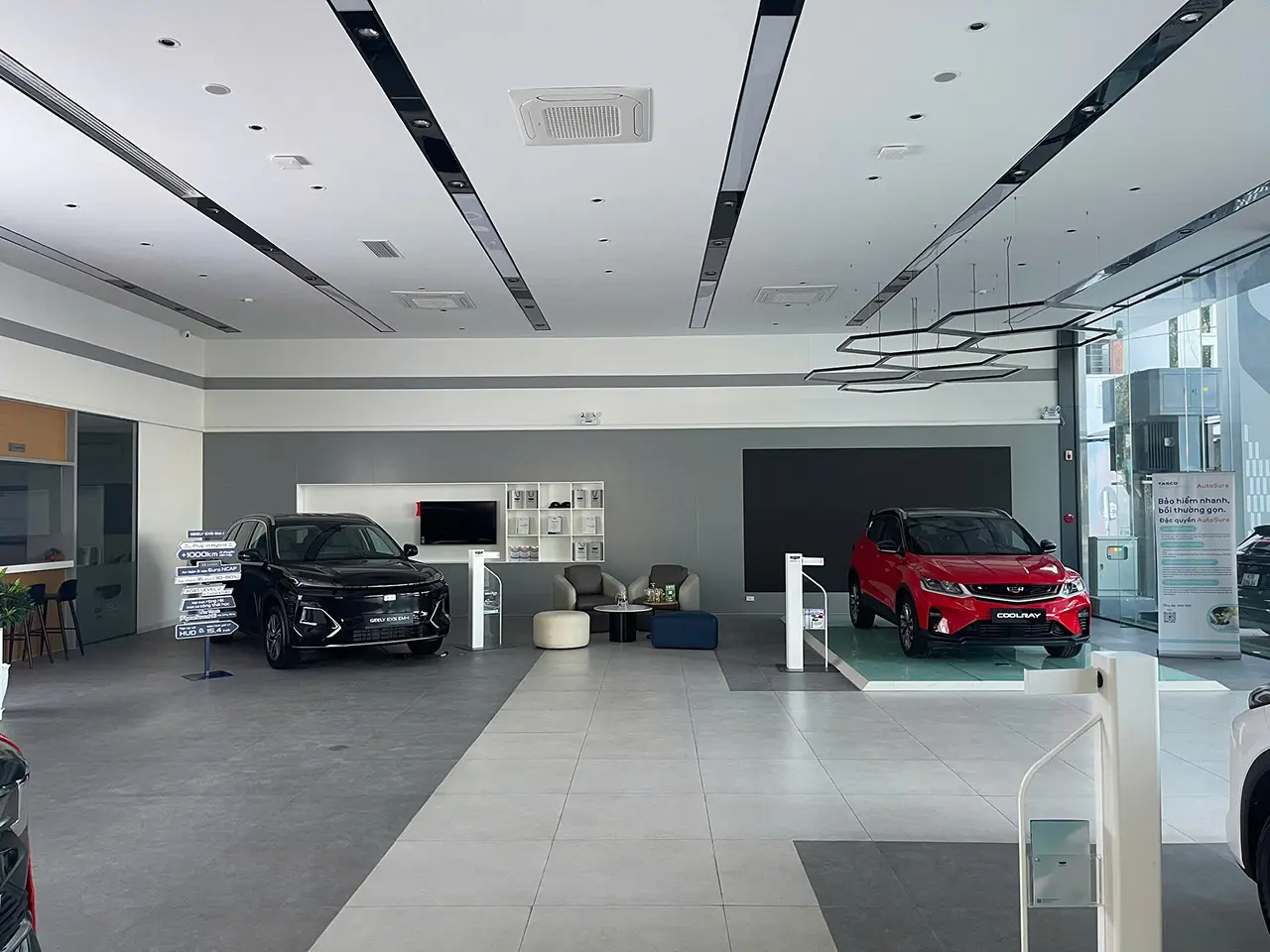 Showroom Geely Nha Trang - Khu trưng bày các mẫu xe điện tại Geely Nha Trang